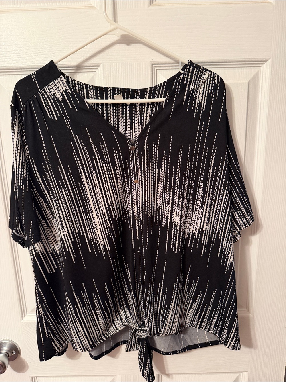 Cato Black & White Tie-Front Short Sleeve Blouse